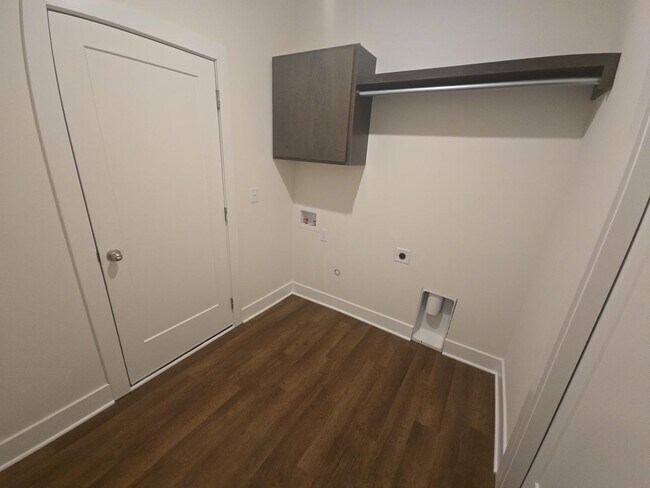 Building Photo - 2143/45 S Thatcher Cir