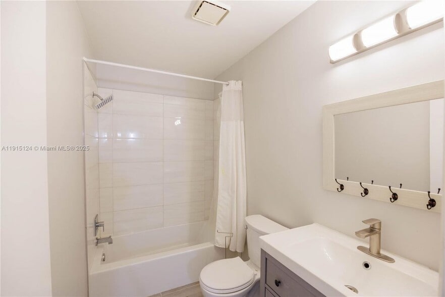 Building Photo - 8325 Fairway Rd