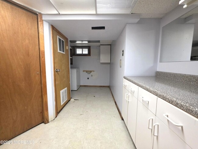 Building Photo - 42 Richards Dr