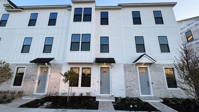 Building Photo - 15244 Groveside