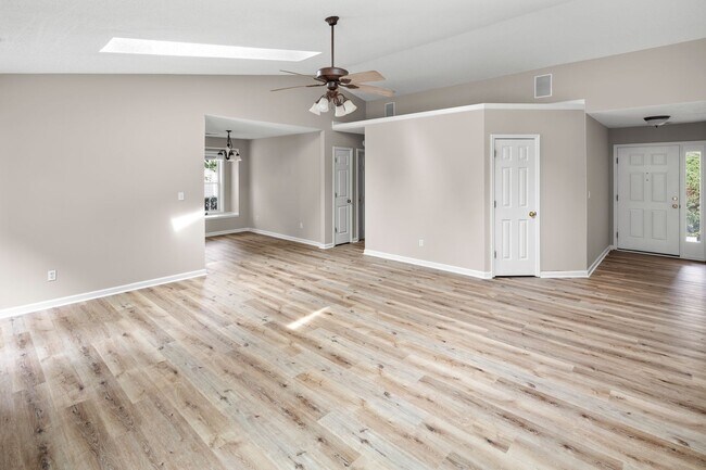 Building Photo - 375 Glensprings Dr
