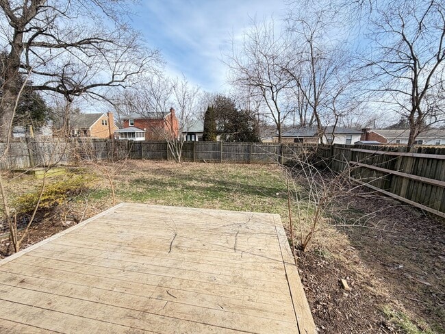 Building Photo - Prime location for a perfect 3 bed and 1.5 bath home!