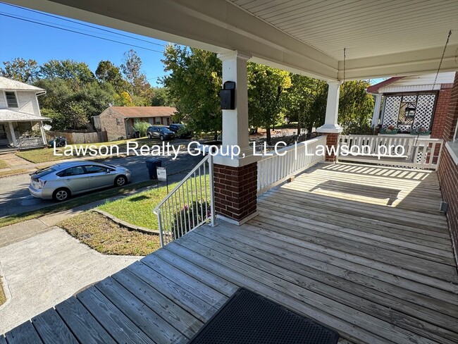 Building Photo - Updated Four Bedroom Home Close to Downtown Roanoke!