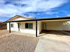 Building Photo - Beautifully Remodeled Large 3 Bedroom 2 Ba...