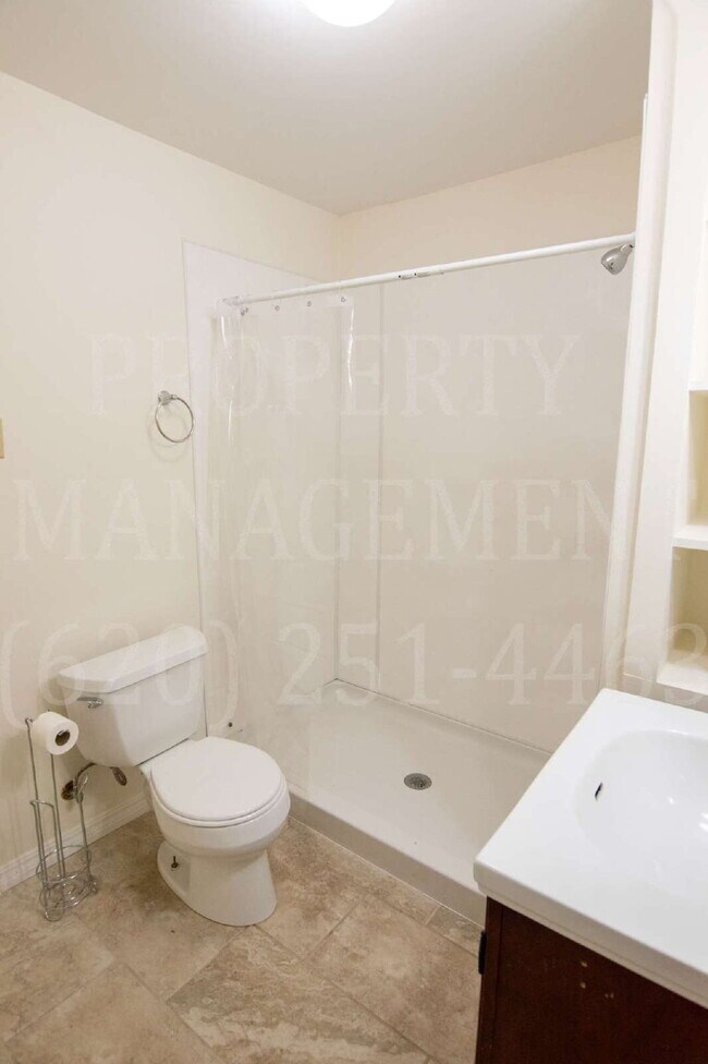 Building Photo - 2 Bedroom 1 Bath