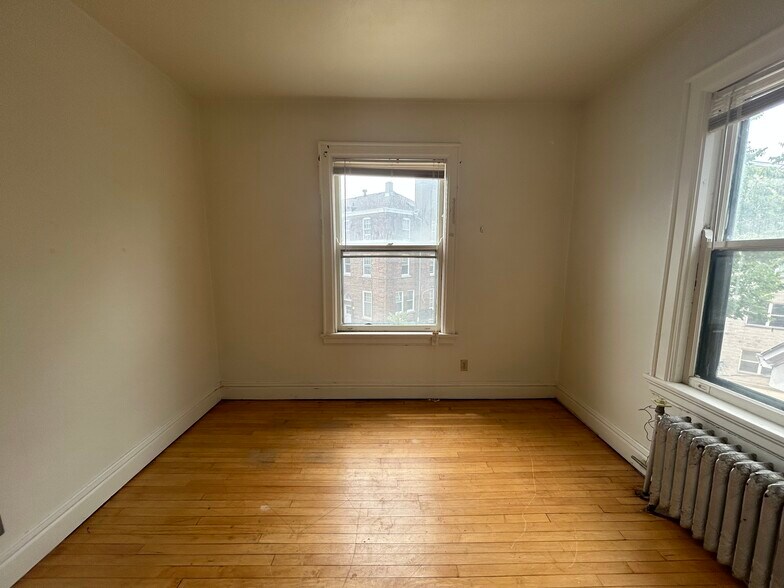 Building Photo - 612 Howard Plz