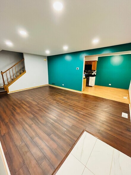 Building Photo - 84 Maplewood Dr