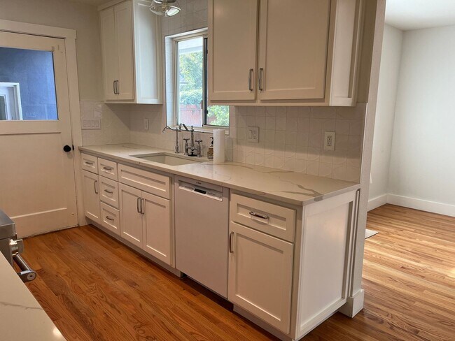 Building Photo - Charming Winters Home