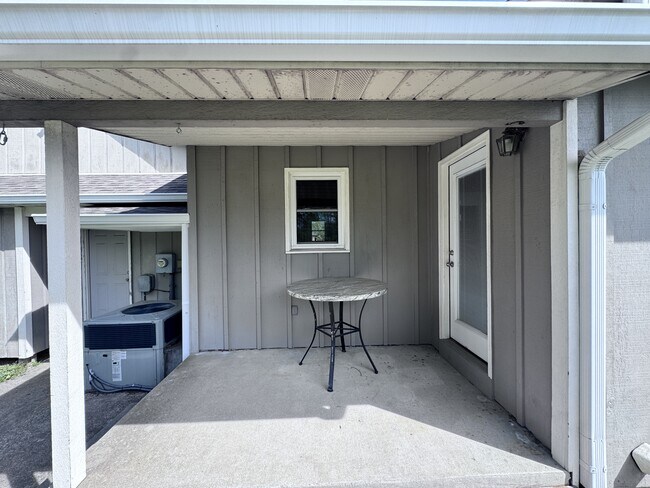 Building Photo - 49 Kingfisher Ln