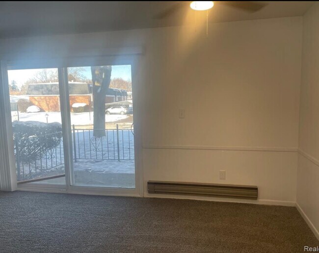 Building Photo - 1836 Colonial Village Way