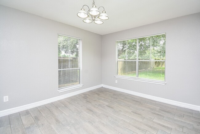 Building Photo - 2110 Hilton Head Dr