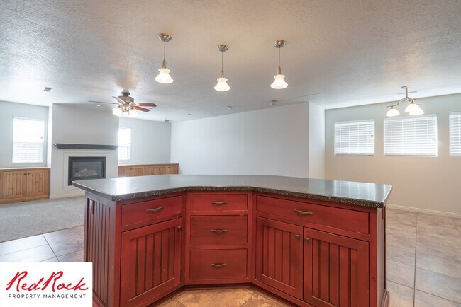 Building Photo - Spacious 3 Bedroom Single-Level Home in Bl...