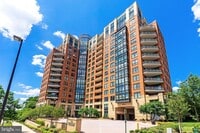 Building Photo - 1830 Fountain Dr