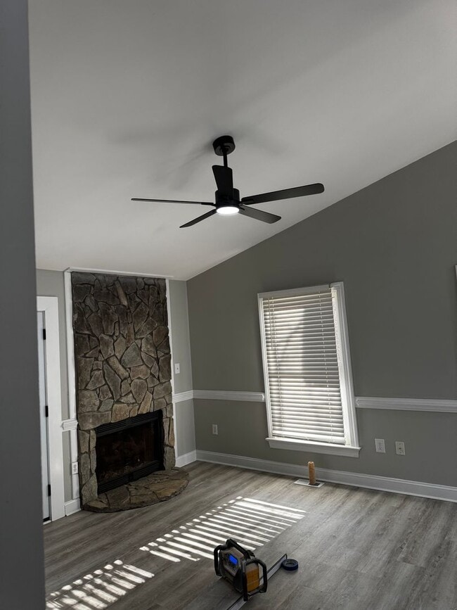 Building Photo - REDBUD TOWNHOUSES