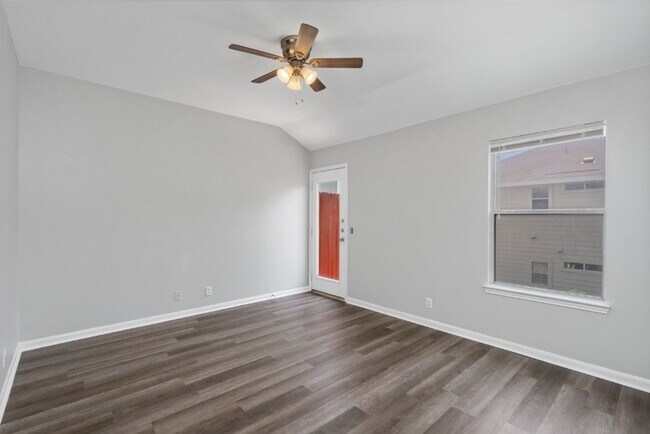 Building Photo - 3301 El Salido Pkwy