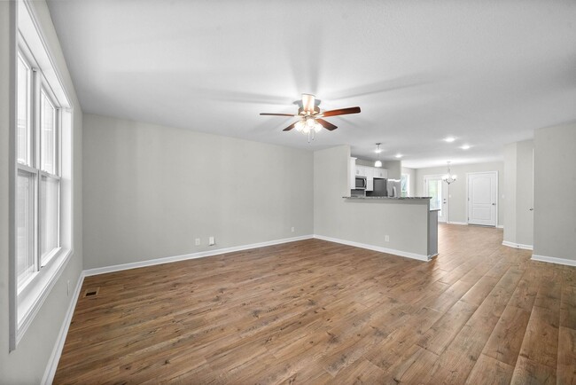 Building Photo - 3 Bedroom Home For Rent Near Historic Down...