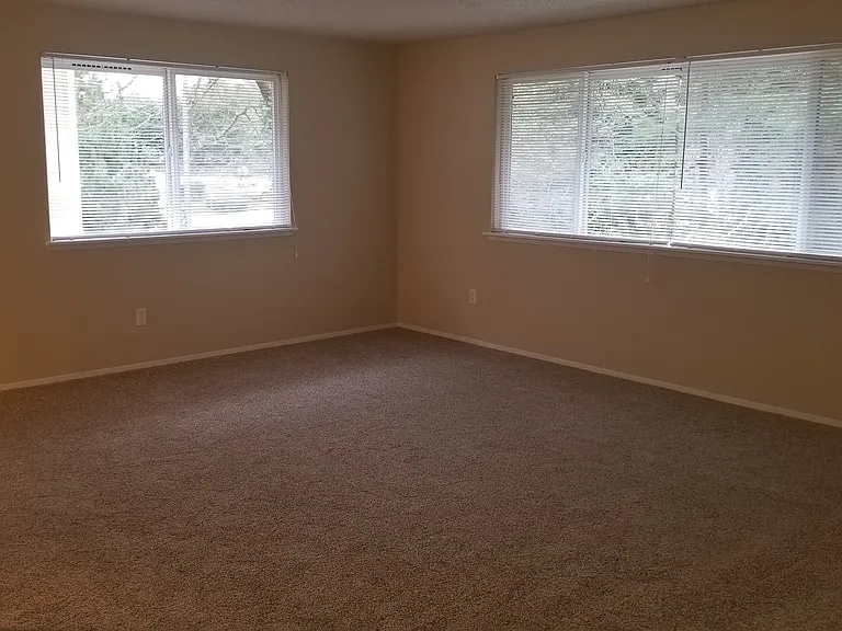 Building Photo - 1614 Kent Des Moines Rd