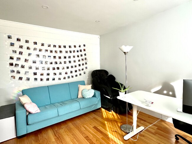 Building Photo - 326 Chelsea St