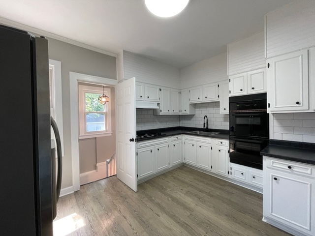 Kitchen - 3860 Colbourne St