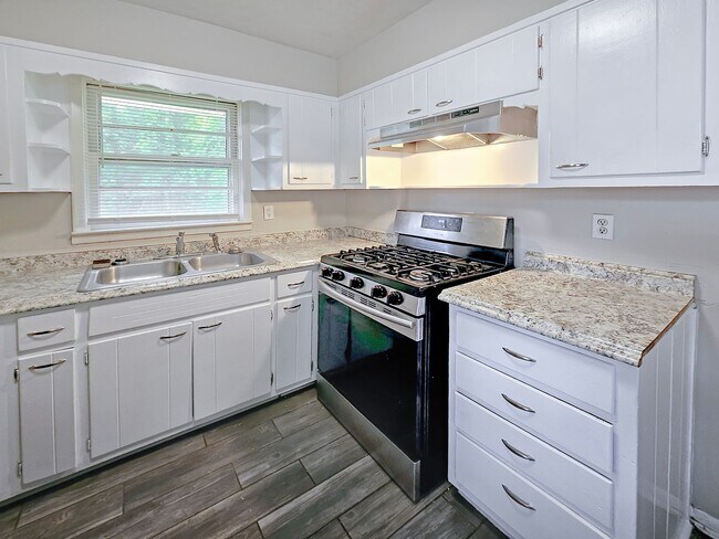 Building Photo - 4-Bedroom Ranch in the Heart of Atlanta – ...