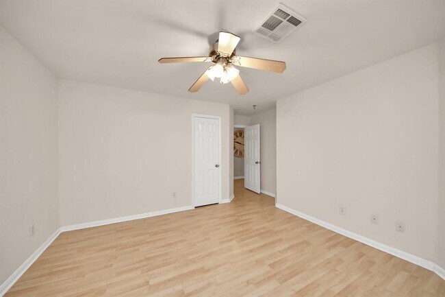 Building Photo - 3211 Crestbridge Ln