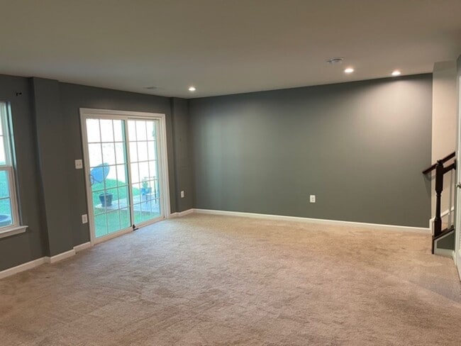 Building Photo - 314 Landing Dr