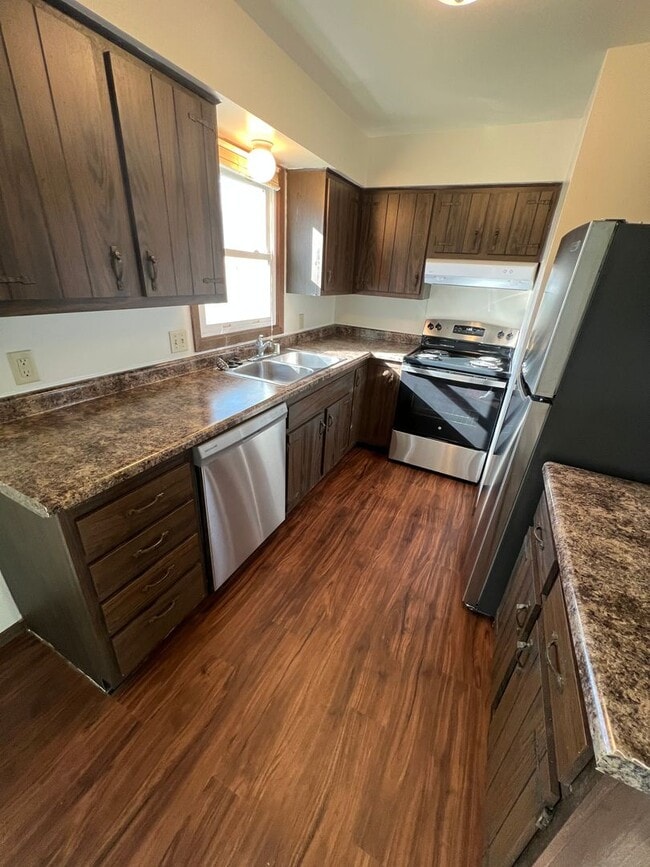 Building Photo - 3 bed/1.5 bath Duplex in Madison, WI