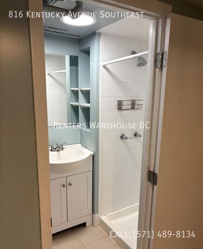 Building Photo - 816 Kentucky Ave SE