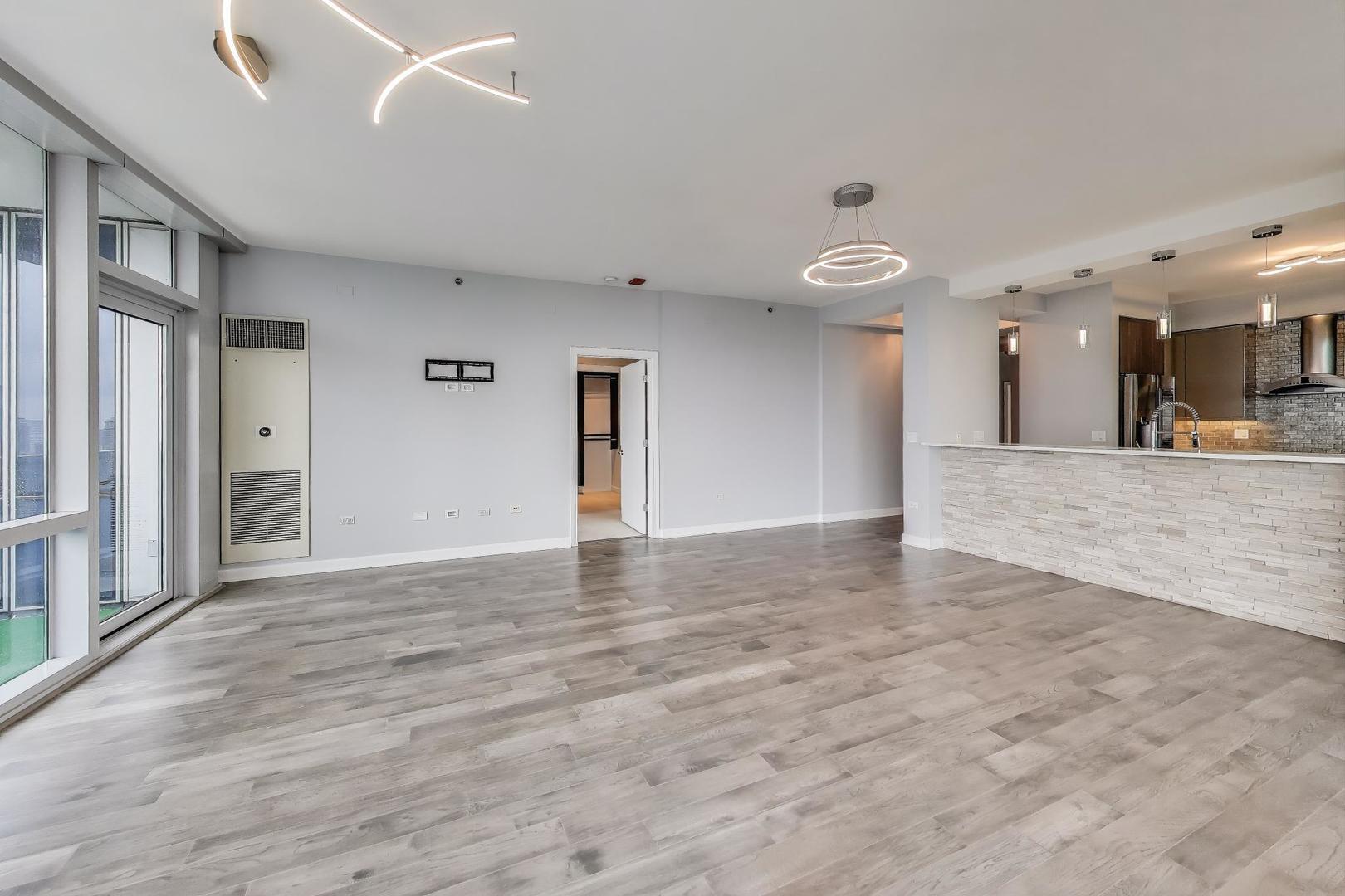Building Photo - 1211 S Prairie Ave