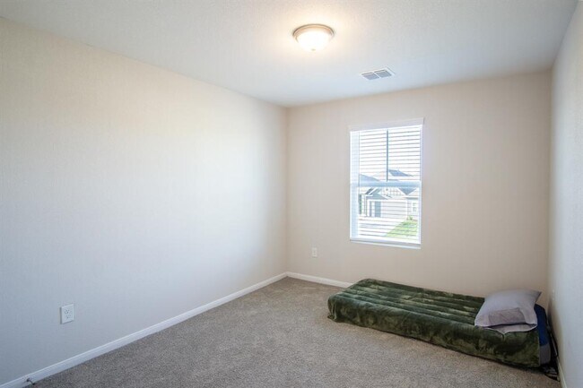 Building Photo - 130 Yellowstone Dr