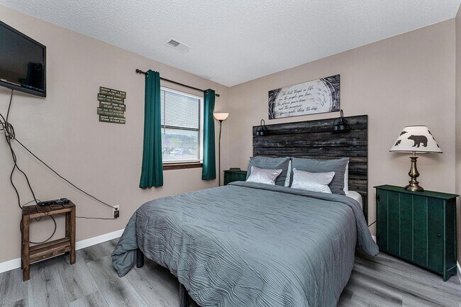 Building Photo - 133 Troon Dr