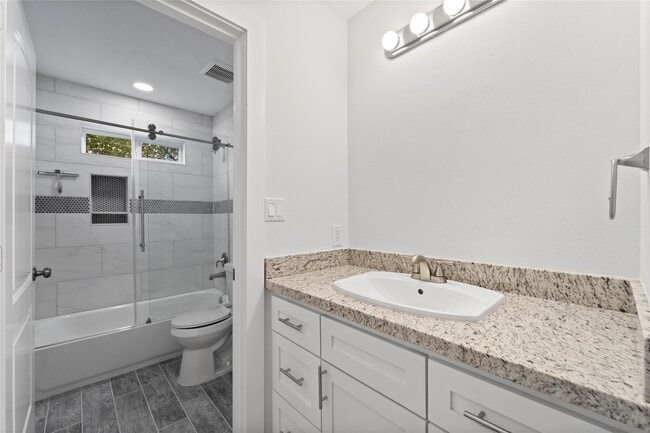 Building Photo - 913 Turner Dr