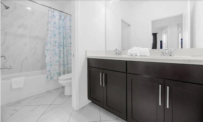 Building Photo - 450 Captiva Dr