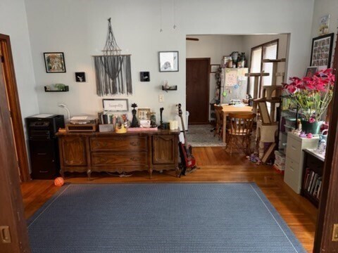 Building Photo - 560 William St