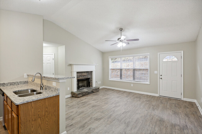 Building Photo - Move-in ready home in Hiram!