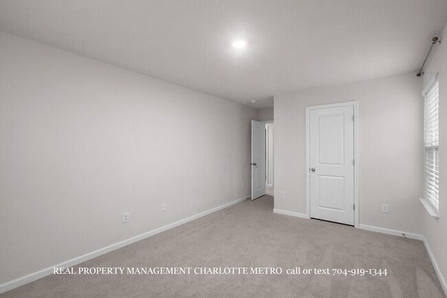Building Photo - Stunning 4-BR Home on Wooded Cul-De-Sac Lot in Brightwater – Minutes from Rivergate!