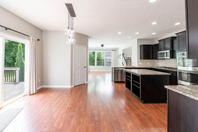 Building Photo - 4 Bedroom , 3 full bath with basement