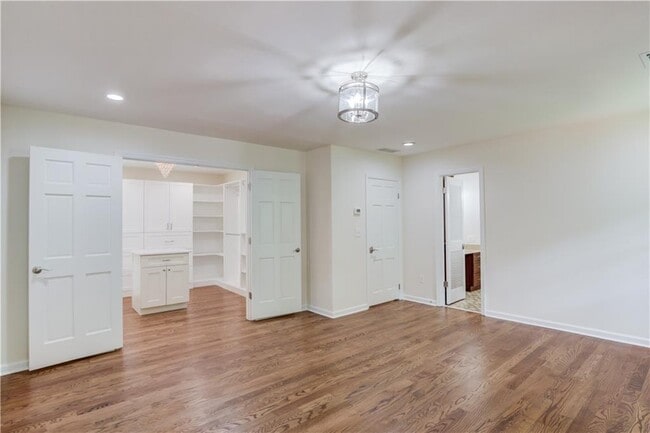 Building Photo - 770 Crest Valley Dr NW