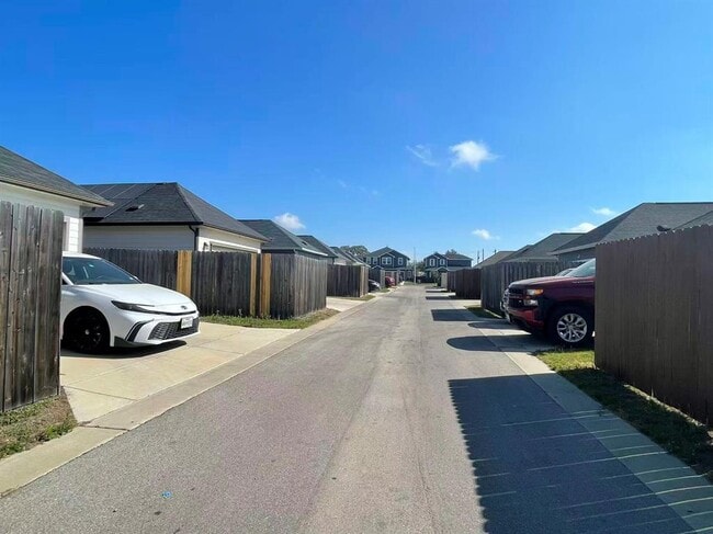 Building Photo - 141 Mammoth Dr