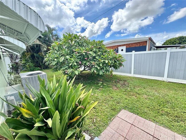 Building Photo - 410 49th Ave Terrace W