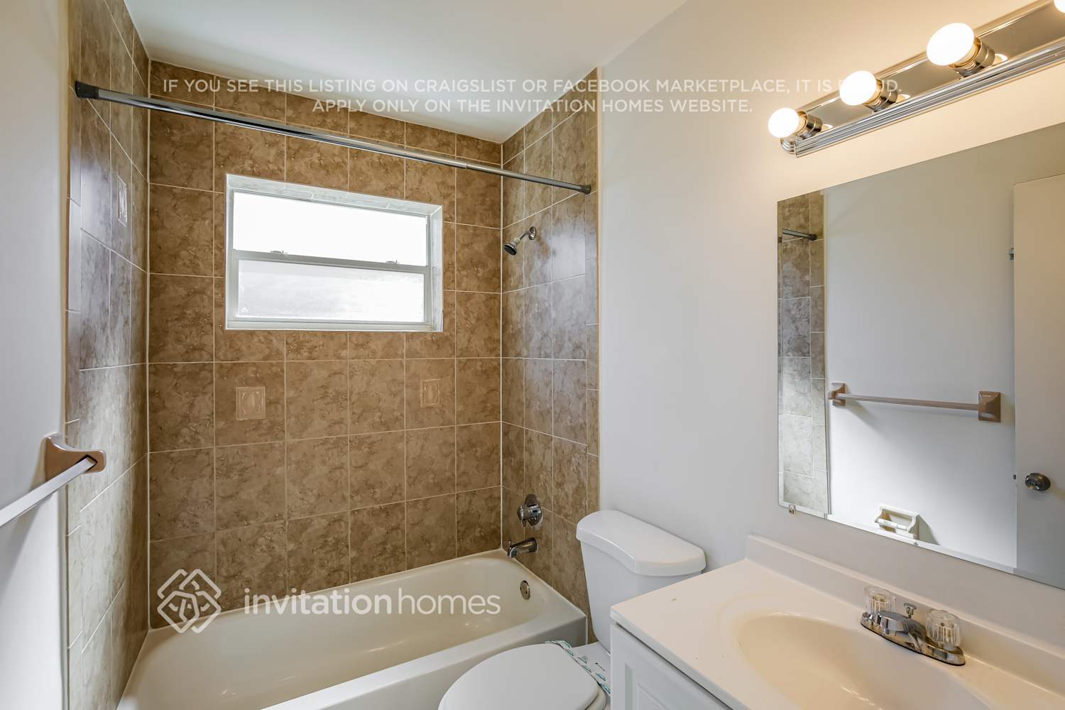 Building Photo - 18014 NW 78th Pl