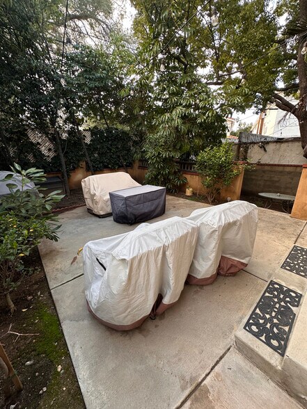 Back Yard/ Patio - 1927 Fremont Ave