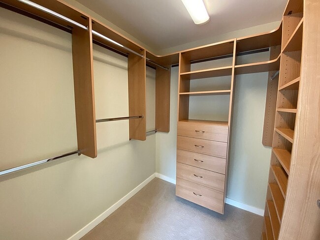 Building Photo - Fantastic 11th Floor Westerly Condo with C...