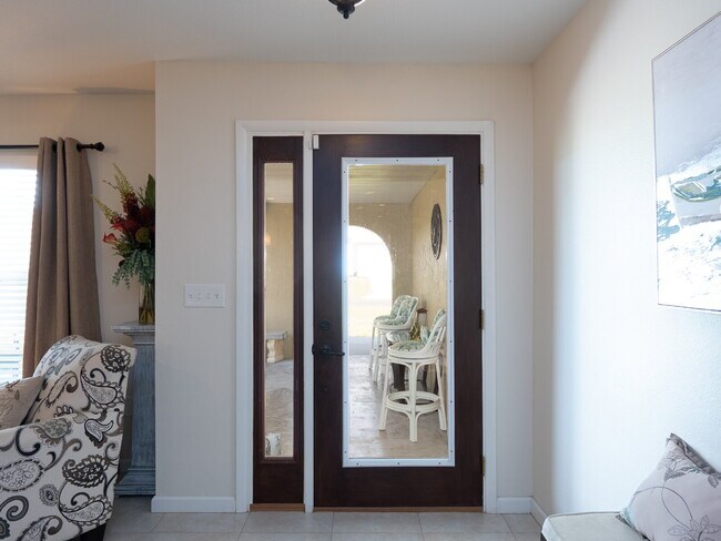 Building Photo - Luxury Seasonal Furnished Rental "Charming...