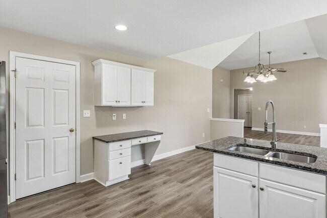 Building Photo - 2601 Danbury Cir