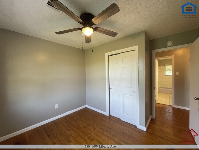 Building Photo - 5804 NW Liberty Ave