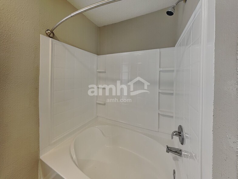 Building Photo - 5793 Amber Ln