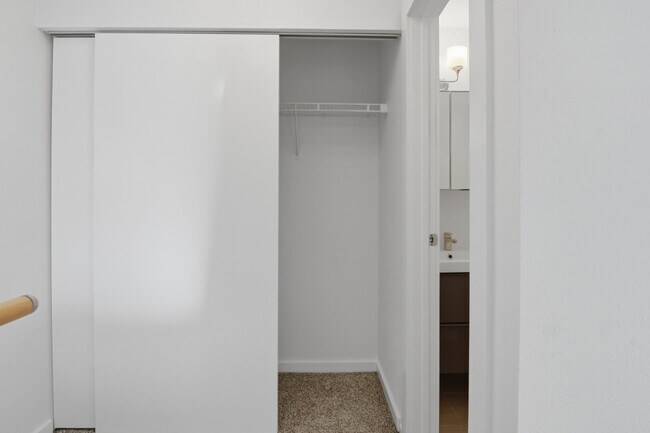 Building Photo - $1,540.95- 1 Bed, 1 Bath Lofted Apartment in Lakewood with Central AC!