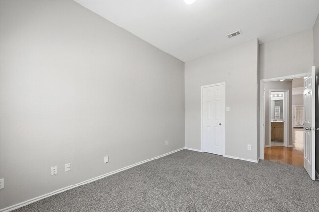 Building Photo - 9842 Wake Bridge Dr