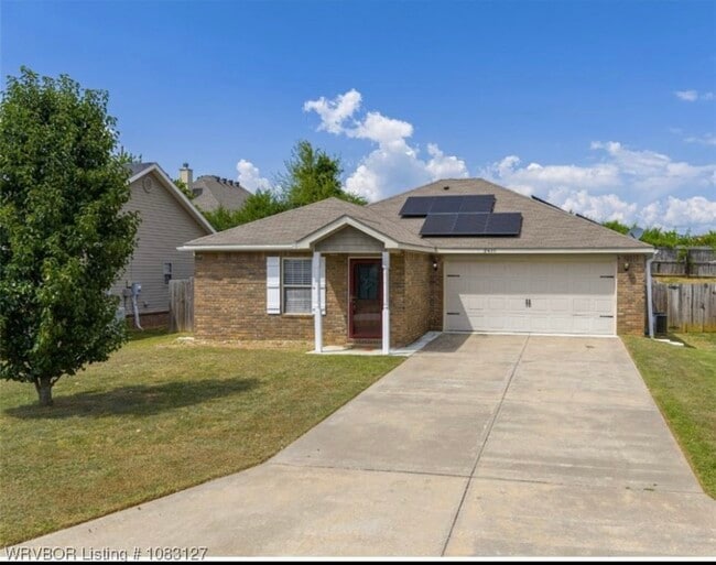 2 car garage with a driveway - 2410 Ridgeway Ln